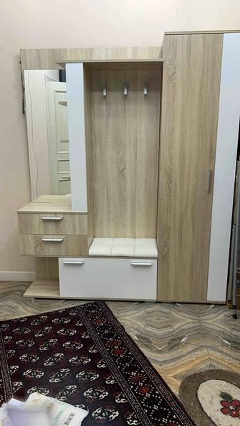 Продается прихожая почти новая
