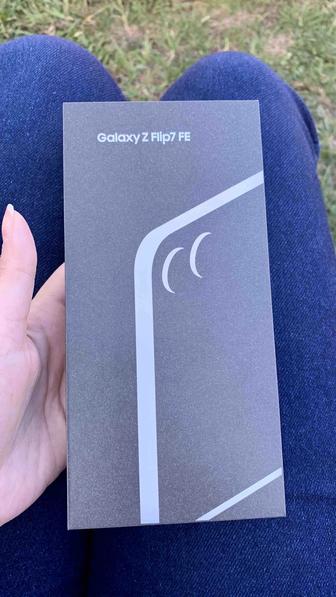Смартфон Samsung Galaxy Z Flip 7 FE 5G 8/256GB White