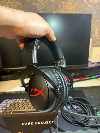 Клавитура и наушник