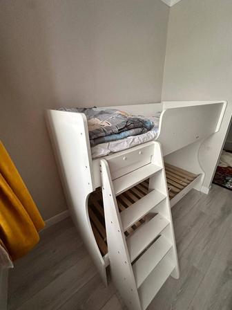 Продам детскую кровать 2х ярусную