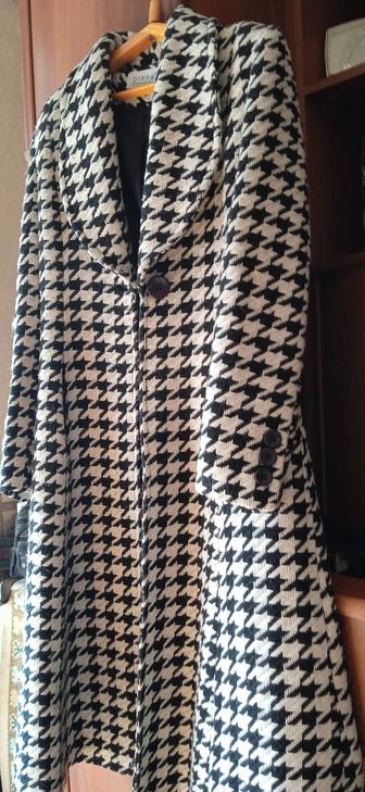 Демисизонное пальто.