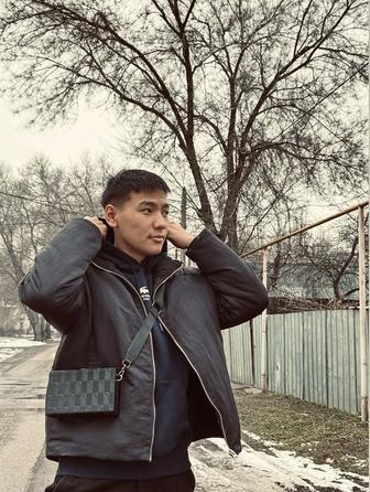 Официант / официантка