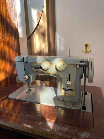 Швейная машинка Чайка-3