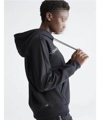 Продам спортивный костюм Calvin Klein