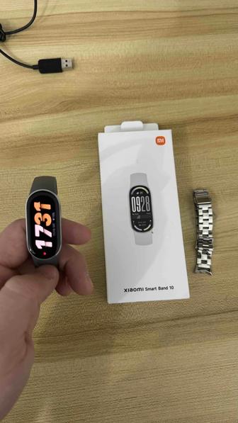 Продам часы Xiaomi mi band 10