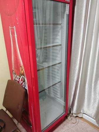 Продам холодильную витрину