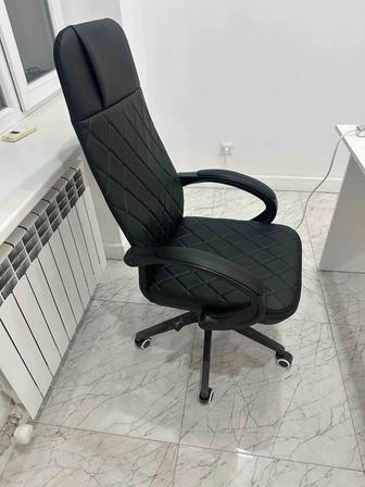 Офисное кресло