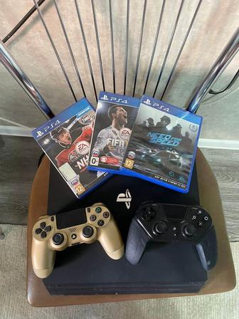 PS4 pro с джойстиками и играми