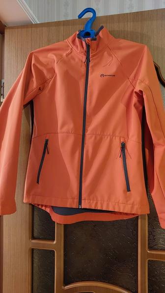 Продам спортивную куртку