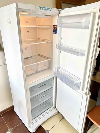 Продам холодильник с машинкой