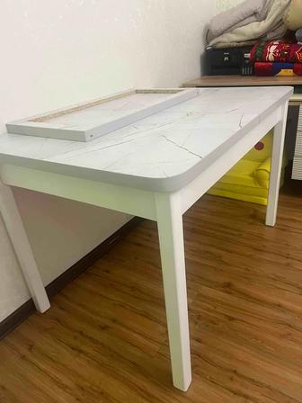 Кухонный стол белый