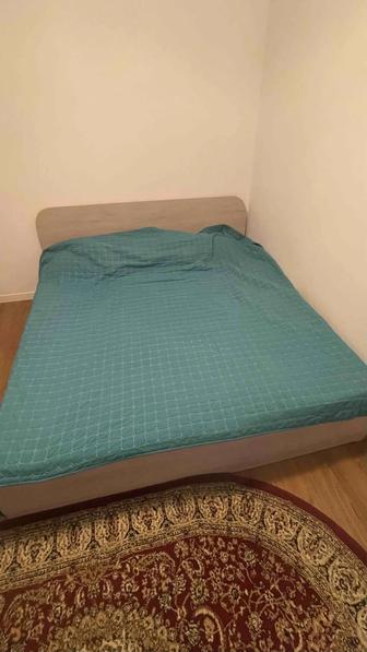 Продам кровать и ковры