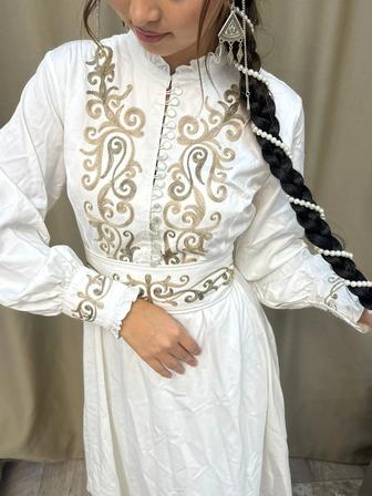 Продам женское платье национальное с узорами