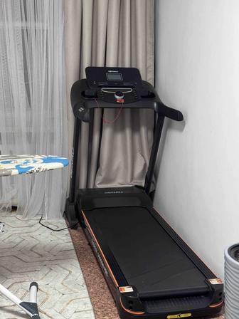 Продам беговую дорожку.Состояние новое, пользовалась раз 10