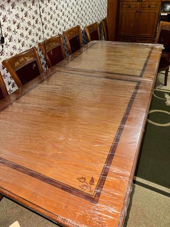 Продается стол со стульями из натурального дерева