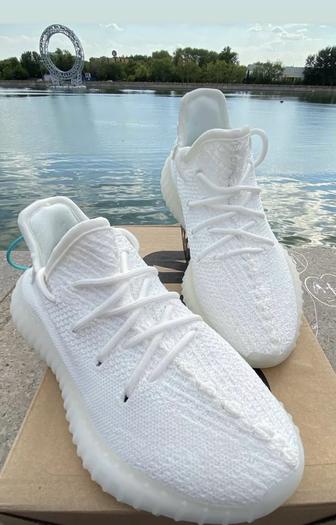Продаю кроссовки Yeezy 350