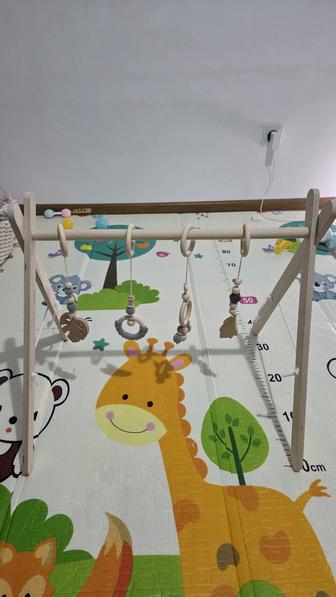 Продам стойку Монтессори с игрушками за 6000