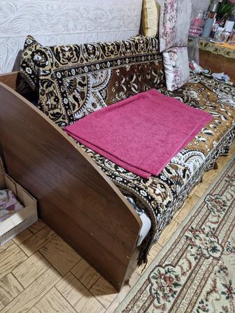 Продам тахту, в хорошем состоянии