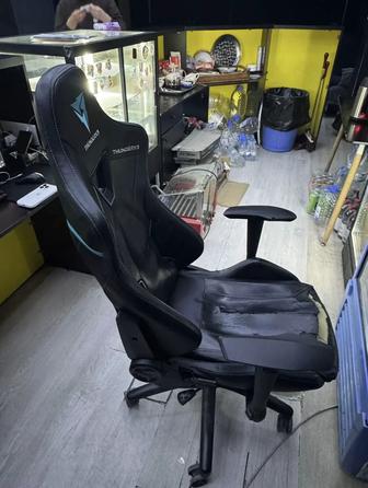 Продам Б/У Игровые кресла
ThunderX3 Черный 29 шт