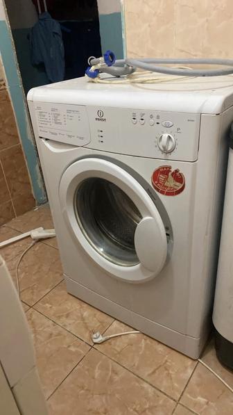 Стиральна машина indesit