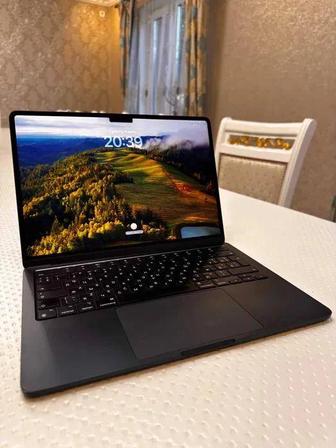 Macbook Air M2 2022 г. 13,6 8 ГБ/256 ГБ