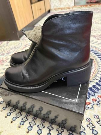 Продам женскую обувь. Натуральная кожа. 40 размер