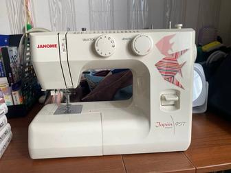 Продаю Швейную Машинку