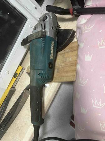 Продам Шлифмашина угловая Makita GA9020 б/у