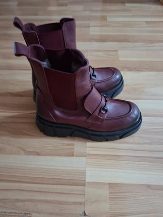 Продам новые кожаные зимние сапоги