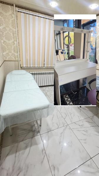 Срочно продам кушетку и визажный стол
