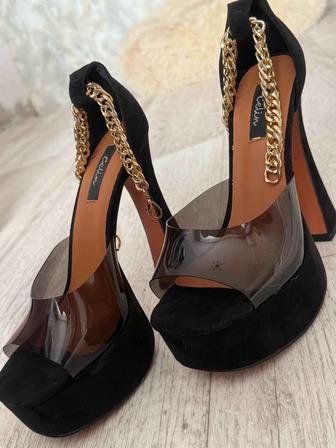 Продам почти новые туфли ( надела один раз)