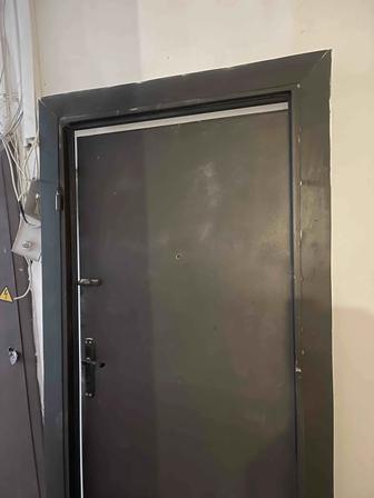 Продам железную дверь