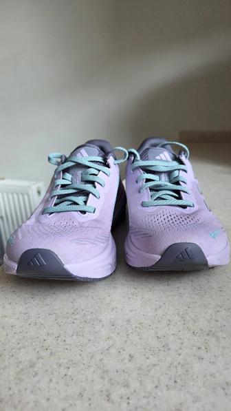 Срочно продам кроссовки Adidas