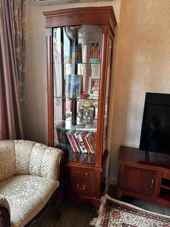 Витрина-шкаф