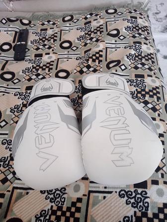 Продам боксерские перчатки