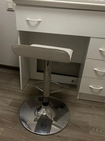 Продам стол и стул к нему