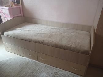 Односпальная кровать