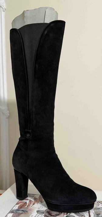 Продам новые зимние сапоги до колен на каблуке