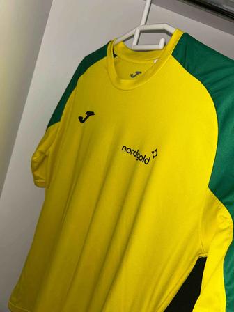 Спортивные футболки