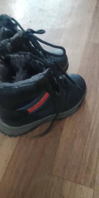 Продам детские зимние ботинки