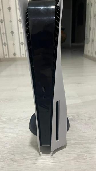 PlayStation 5 и 10 игр