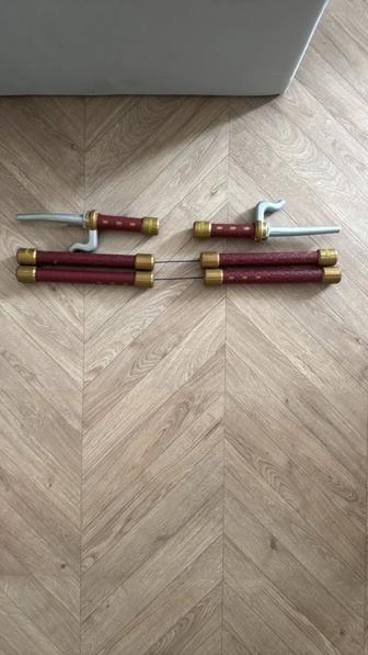 Игрушки черепашки ниндзя-нунчаки и саи
