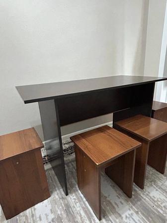 Стол 60 и 120 см и 4 стулья