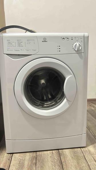 Продам стиральную машину б/у Indesit 4,5 кг загрузки