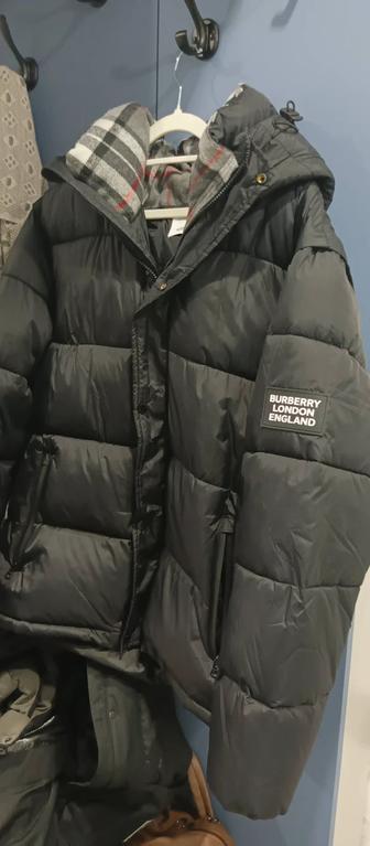 Продам пуховик Burberry.
