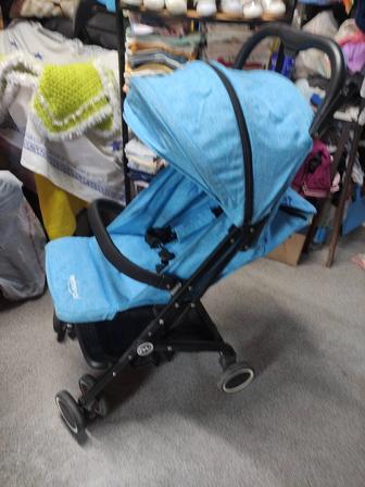 Коляска- чемоданчик очень легкая