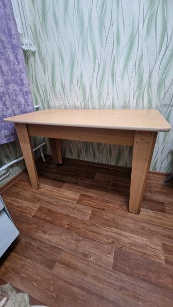 Стол в хорошем состоянии