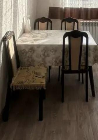 Стол со стульями
