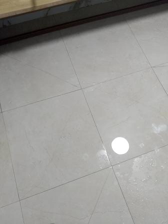 Установка плитки кафеля ламината.