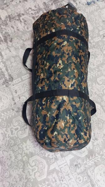 Коврик и спальный мешок